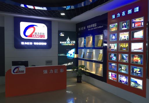 华宁整体显示屏店招的作用。