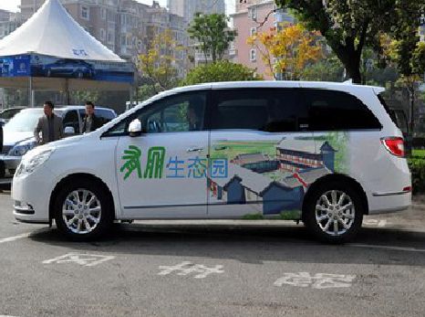 华宁户外车贴喷绘如何保持效果?