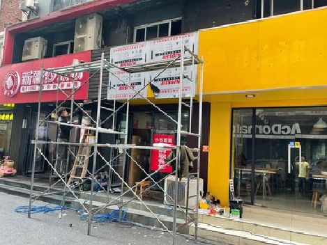 华宁制作广告招牌如何避免它发黄？